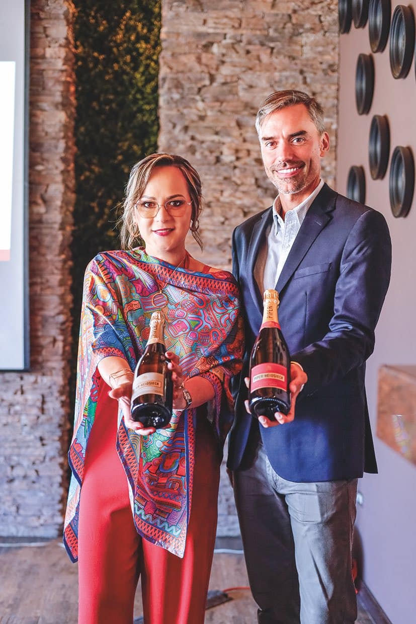 La sommelier Gina Estrada, y Philippe Bourrat, durante la Master Class de Champagne Piper-Heidsieck.
