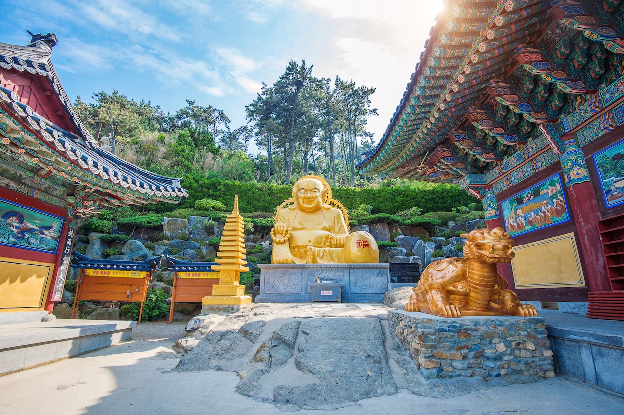Templo Haedong Yonggungsa en Busan, Corea del Sur.